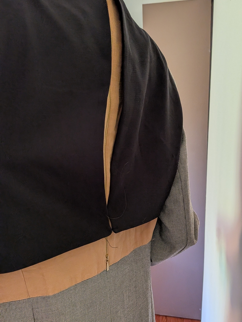 Elegant Taupe Maxi Dress-Skirt with Black Bodice and Gold Accent - Picture 7 of 9